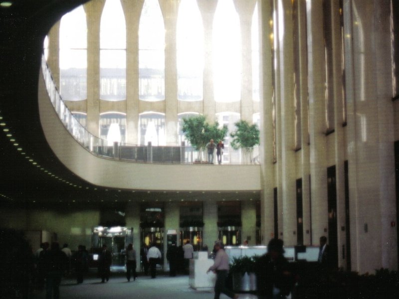 Noch ein Bild aus der Zeit vor 9/11: 
Blick aus der Lobby des World Trade Centers. 
Das Bild ist ein Scan eines Papierabzuges, fotografiert im Herbst 1998.