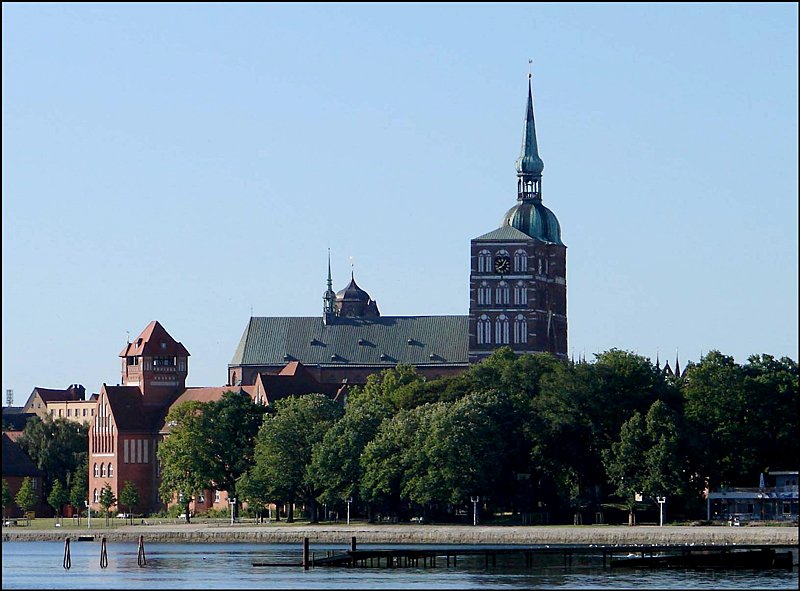 Noch ein Blick auf  St.Nikolai . Diesmal von der Sundpromenade aus. 