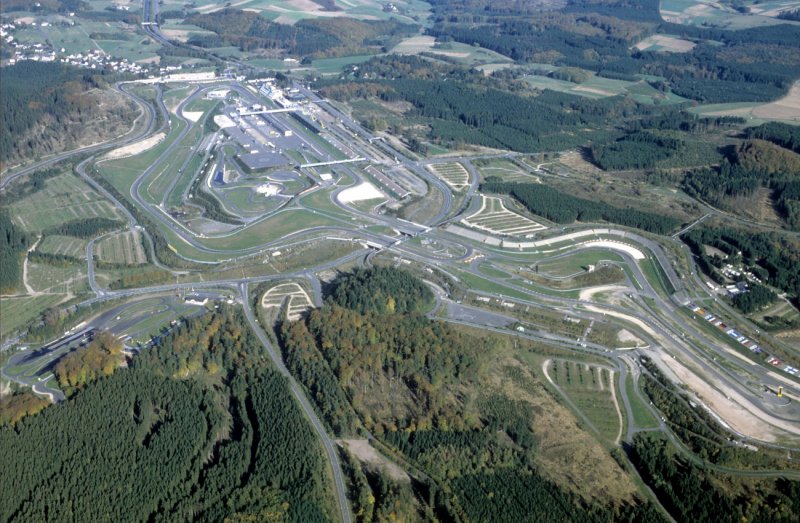 Nrburgring Mitte der 90iger Jahre aus der Luft betrachtet.