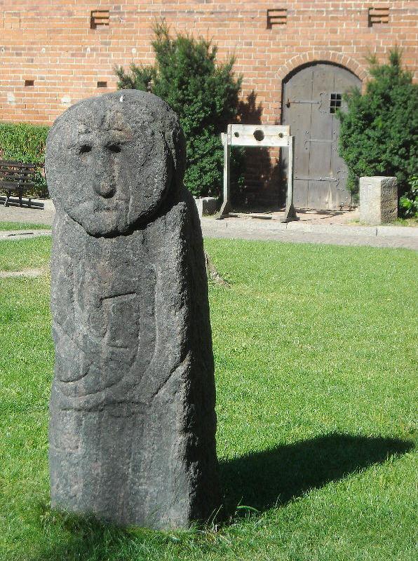 Olsztyn / Allenstein 08.2009 -  / Zamek -  Pruska baba  / Schloss - pruische Statue