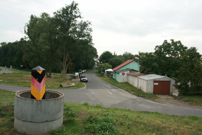 Ortsteil Aurith, Oderstrae - Richtung Ziltendorf, am 02.08.2008, gesehen vom Oderdamm, Oder-Neisse-Radweg