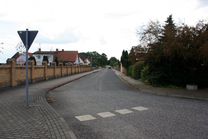 Ortsteil Ratzdorf, Ahornweg. Gesehen am 04.06.09