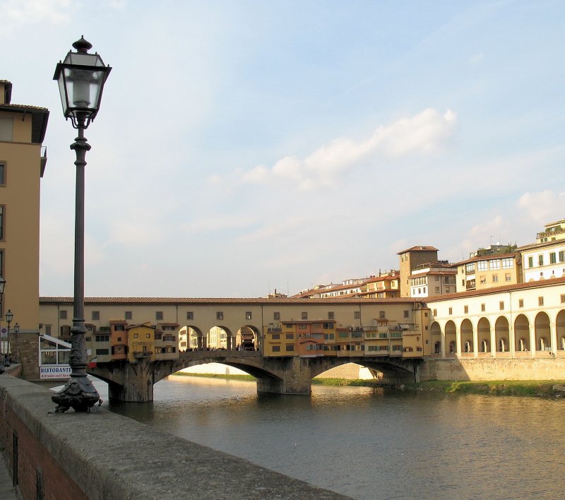 Ostansicht der Ponte Vecchio.Die lteste Brcke von Florenz.
(12.11.2007)