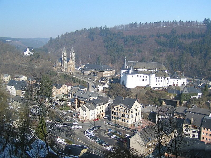 Panorama von Clervaux (Luxemburg) von der Straße nach Marnach aus fotografiert am 03.03.04.