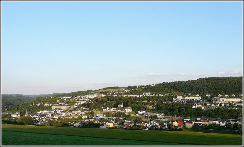 Panorama der Stadt Wiltz aufgenommen  op Baessent  am 12.06.09. (Jeanny)