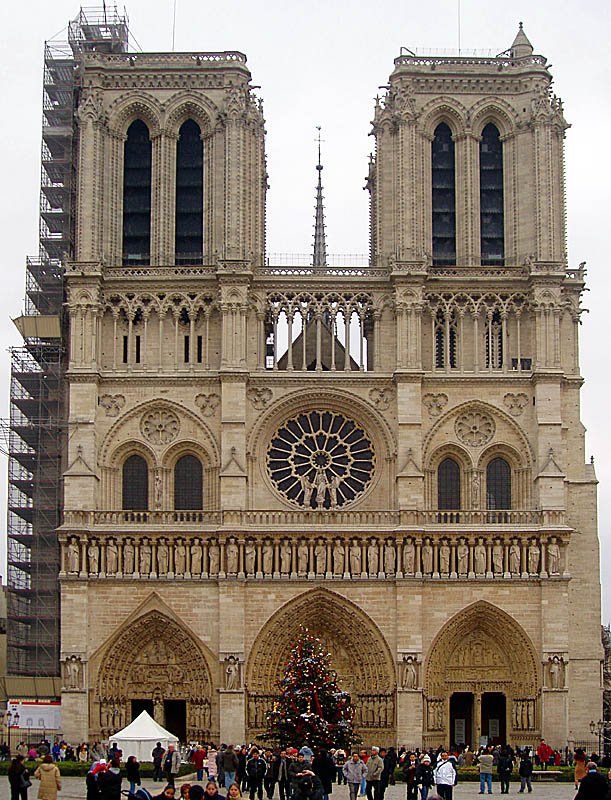 Paris, Kathedrale Notre Dame, Westfassade. Bau ab 1163, Fassade um etwa 1200, Aufnahme vom 25. Dez. 2003, 11:42