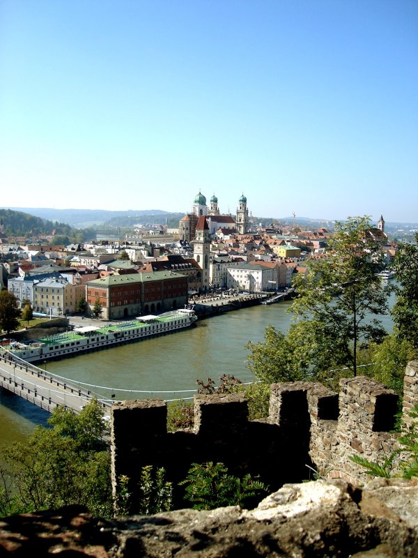 Passau mit Dom im Hintergrund. Fotografiert aus von der Veste Oberhaus. 8/08