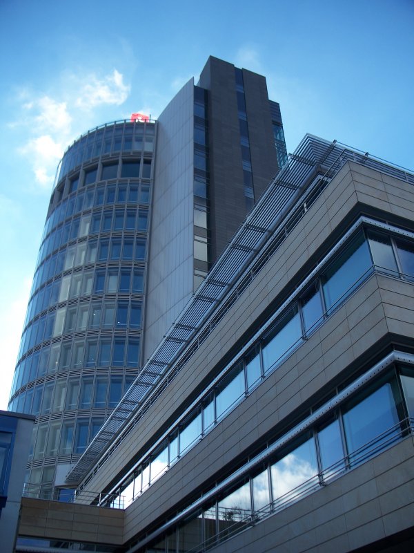 Pforzheim Downtown. Der 75 Meter hohe Broturm der Sparkasse Pforzheim Calw