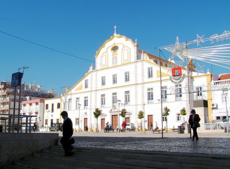 PORTIMO (Concelho de Portimo), 02.02.2005, Blick von der Praa da Repblica auf das Jesuitenkolleg