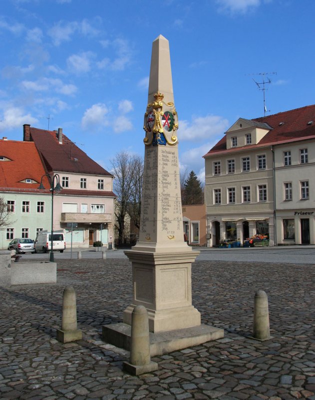 Postmeilensule aus dem Jahre 1729 in Neustadt (Sachsen); 27.02.2008
