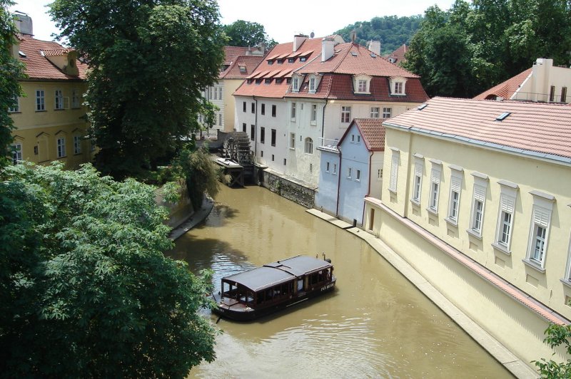 Prag. Idylle von der Karlsbrcke aus fotografiert. 18.6.09