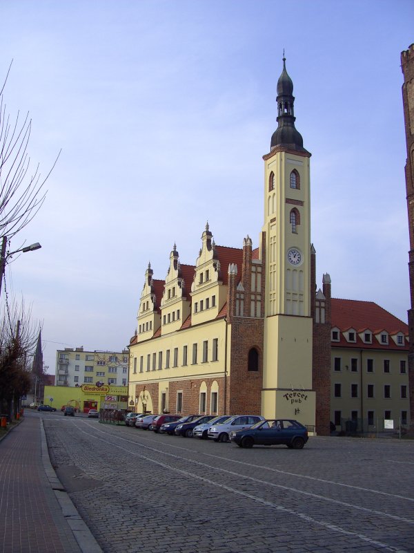 Rathaus mit beliebter Gaststtte im polnischen Stadtteil der Doppelstadt Guben/Gubin