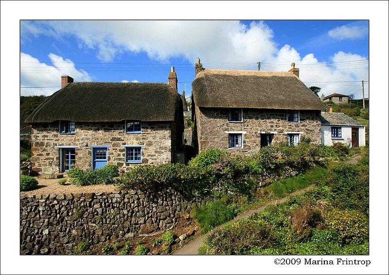 Reetdach-Cottages in Cadgwith, Cornwall UK.
