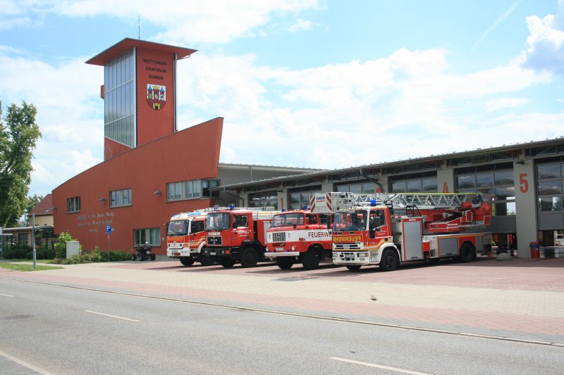 Rettungszentrum Guben,  Sonnenbaden  der Feuerwehrtechnik am 18.06.09