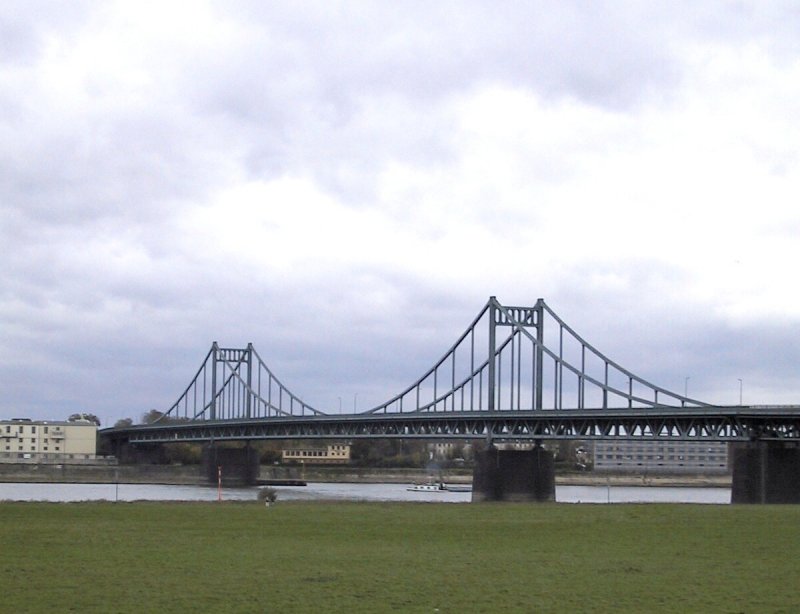 Rheinbrücke von Krefeld Uerdingen nach Duisburg Mündelheim