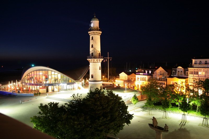 Rostock Warnemnde der Leuchtturm mit dem Teepott bei Nacht. 21.05.2008