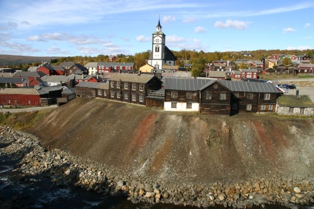 Rros ist eine alte Bergbaustadt in Srtrndelag. Vor ca. 350 Jahren wurden hier groe Kupfervorkommen entdeckt. Die erste Kupferhtte wurde 1644 gegrndet. Rros ist die einzige Stadt in Skandinavien, die auf der World Heritage List der UNESCO steht.