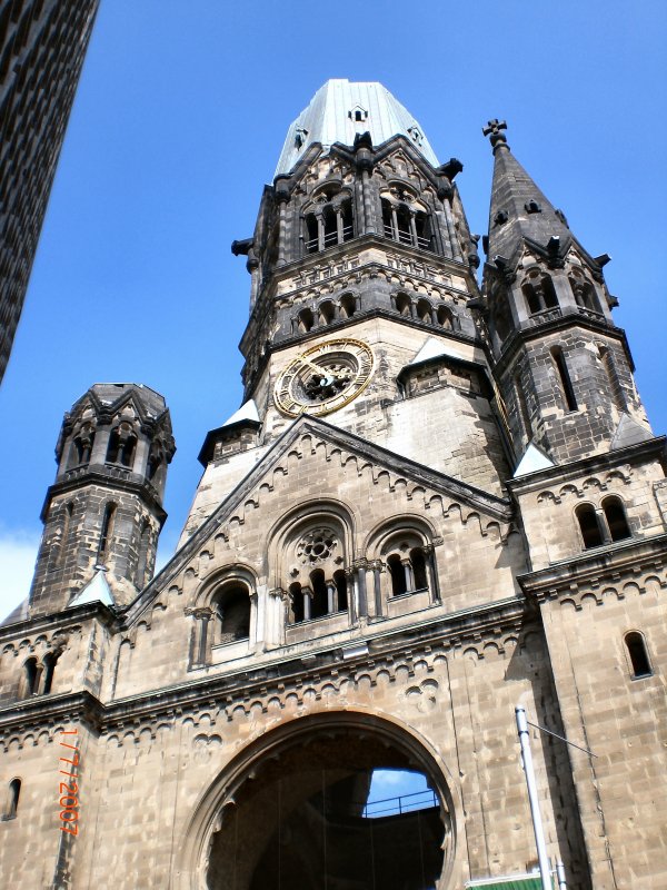 Ruine der Kaiser-Wilhelm-Kirche in Berlin, Aufnahme Sommer 2007