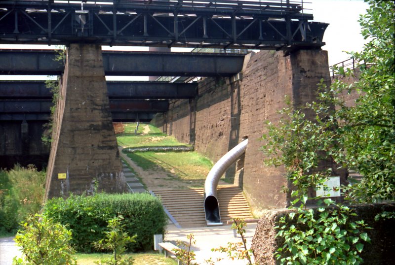 Rutsche im Landschaftspark - von Kindern sehr beliebt