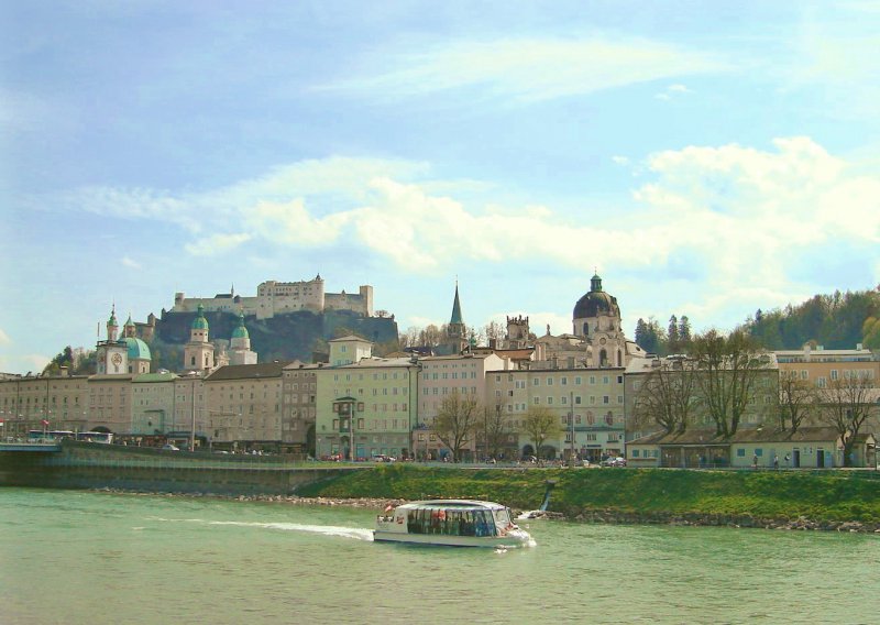 Salzburg vom Makartsteg aus mit Blick zur Festung und Dom. 6/08