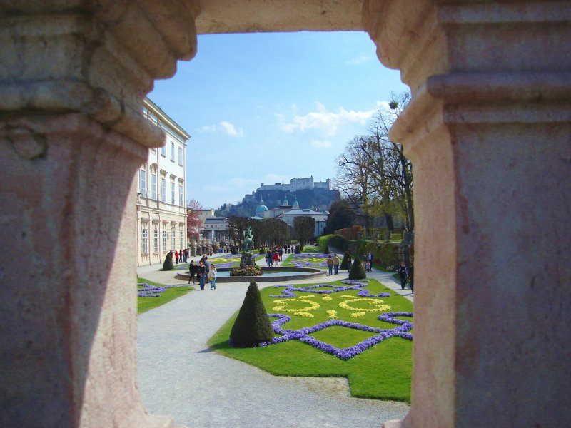 Salzburg-Mirabellgarten mit Blick auf die Festung. 6/08