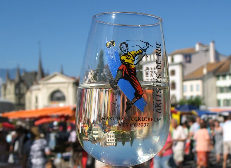Samstags im Sommer findet in Vevey der Marché folkloriques statt.
Spiegelbild der Region: Weindegustation...
