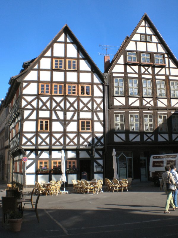 Sanierte Facchwerkhuser am Benediktplatz, nahe Rathaus, in Erfurt. Fotos vom Frhjahr 2007