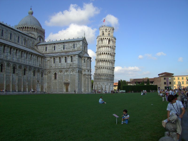 Schiefer Turm in Pisa im Sommer 2006