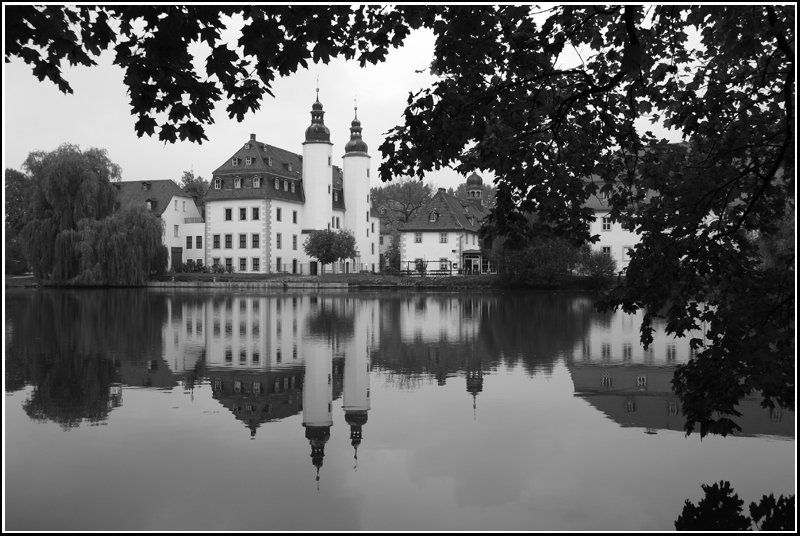 Schloss Blankenhain, Sitz des Deutschen Landwirtschaftsmuseums, in einer Schwarz/Wei-Aufnahme vom 06.10.07. Ein Besuch empfiehlt sich ob der Vielseitigkeit der ausgestellten Objekte und ihres authentischen Zustands in jedem Fall!