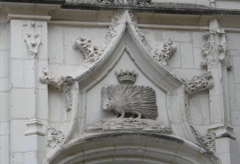 Schloss Blois:
Das Knigswappen Ludwig des XII.
Die Initialen Von Ludwig und Anna 
und das Stachelschwein, das Symbol Ludwig des XII.