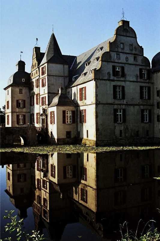 Schloss Bodelschwingh im gleichnamigen Dortmunder Stadtteil (17. Juli 2005)