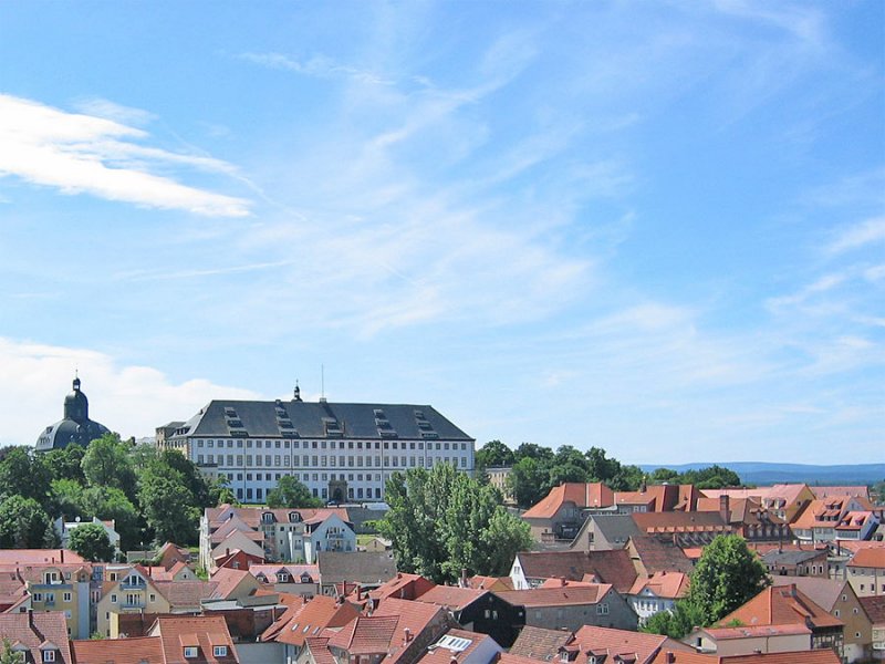 Schloss Friedenstein ber den Dchern von Gotha. Juni 2003.
