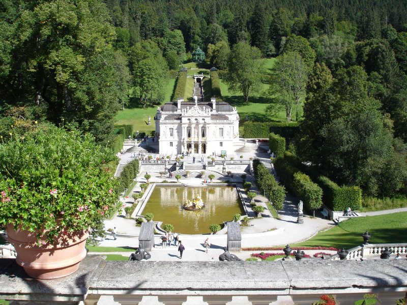 Schlo Linderhof bei Oberammergau/Bayern,
eins der drei Prachtschlsser des Bayernknigs Ludwig II, erbaut 1869-86,
Aug. 2007