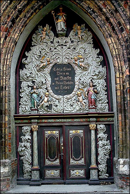 Schmuckportal der Basilika St. Nikolai in Stralsund.
