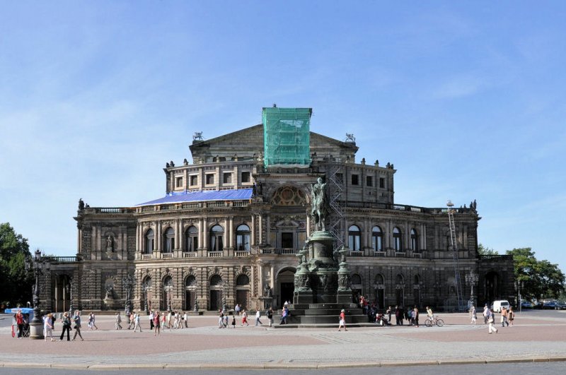 Semperoper in Dresden, wie bei vielen Objekten Baustelle bzw. Renovierungsarbeiten - 31.08.2009