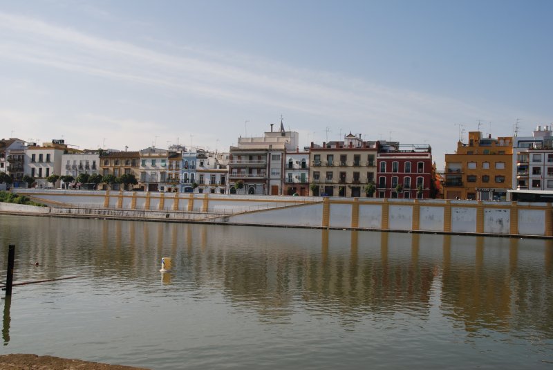 SEVILLA (Provincia de Sevilla), 25.02.2008, am Rio Guadalquivir mit Blick auf die Calle Betis
