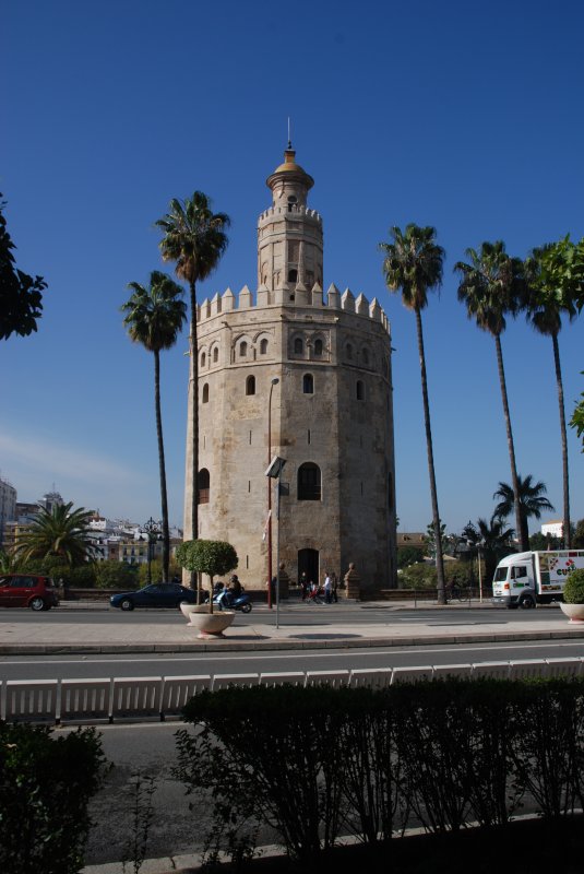 SEVILLA (Provincia de Sevilla), 25.02.2008, der Goldene Turm, ein Wahrzeichen Sevillas