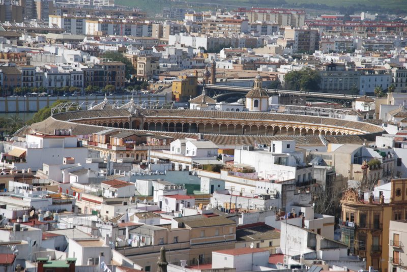 SEVILLA (Provincia de Sevilla), 25.02.2008, Blick von La Giralda auf die Stierkampfarena