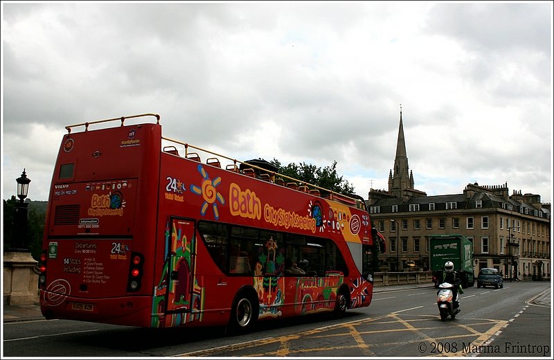 Sightseeing in Bath - Tickets fr den Bus gibt es zum Beispiel im Touristen-Office am Abbey Church Yard.