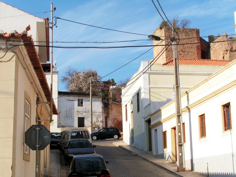 SILVES (Concelho de Silves), 24.01.2005, Anstieg zur Burg
