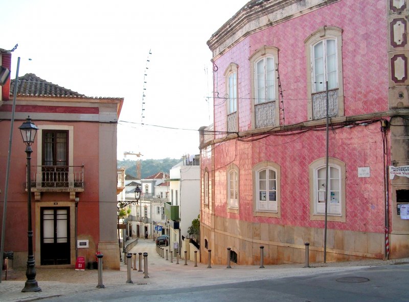 SILVES (Concelho de Silves), 24.01.2005, Blick in die Rua 5 de Outubro