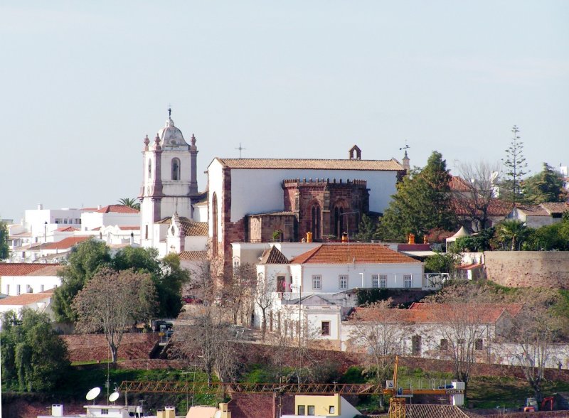 SILVES (Concelho de Silves), 24.01.2005, Blick von der N269 auf die Kathedrale
