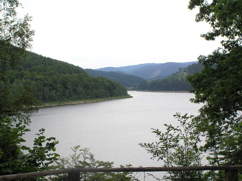 Ssestausee im Harz bei Osterode. Das Foto ist vom Wanderweg um den Stausee aufgenommen. 