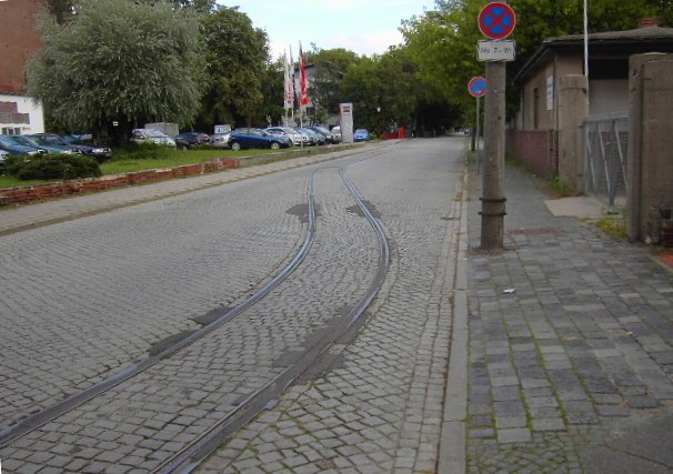 Sorauer Strae mit alten Gleisanlagen der Stadteisenbahn Forst (Lausitz). Zustand: 01.08.2007