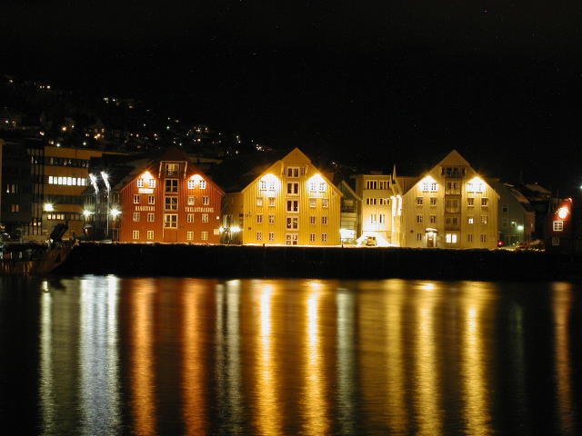 Speicherhuser am Hafen von Troms; 17.03.2002