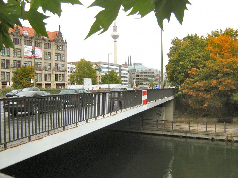 Spreekanal und Fernsehturm, Regentag in Berlin (5.10.2008)