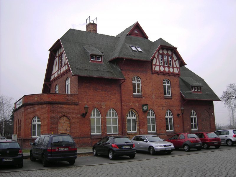 Spreewaldbahnhof Cottbus, ehemalige Gleisseite. Da wo die Autos parken, lag das Bahnsteiggleis