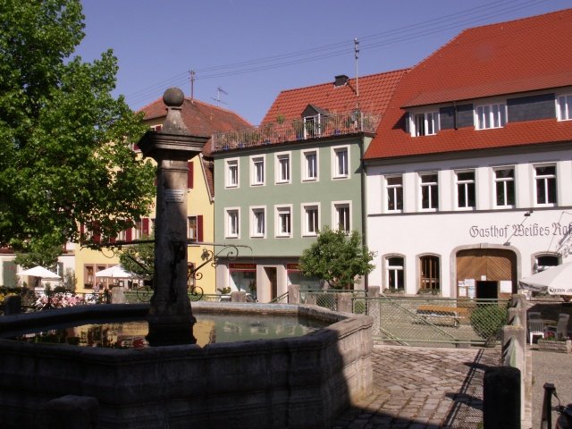 Stadt Aub in Unterfranken - Marktbrunnen am historischen Marktplatz der frnkischen Kleinstadt im Landkreis Wrzburg - 
Zahlreiche weitere Bilder ber die Stadt Aub unter:
www.Bildergalerien.May-Stadt-Aub.de
Fotos (C) Robert May