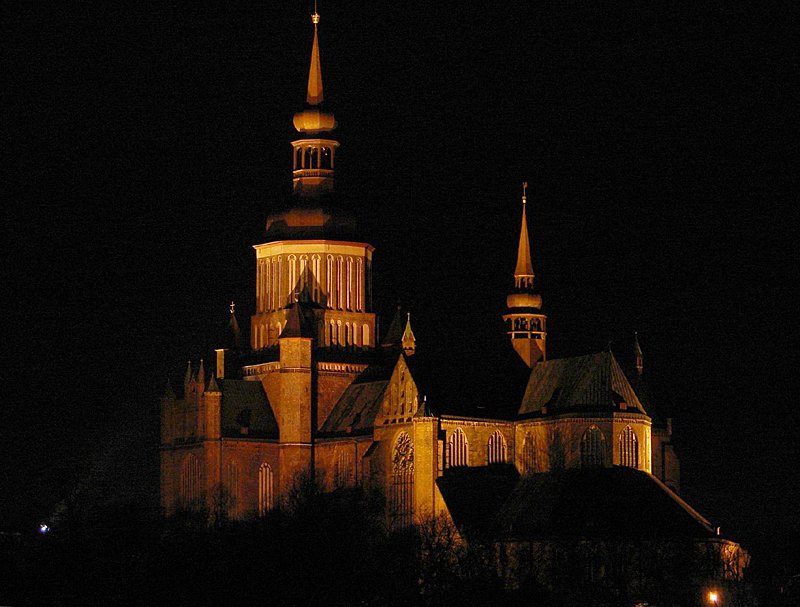 St.Marien im Scheinwerferlicht. (Stralsund am 08.03.07)