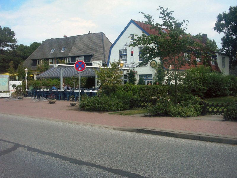 St.Peter-Ording. Blick auf eine der vielen Gaststtten, 2003